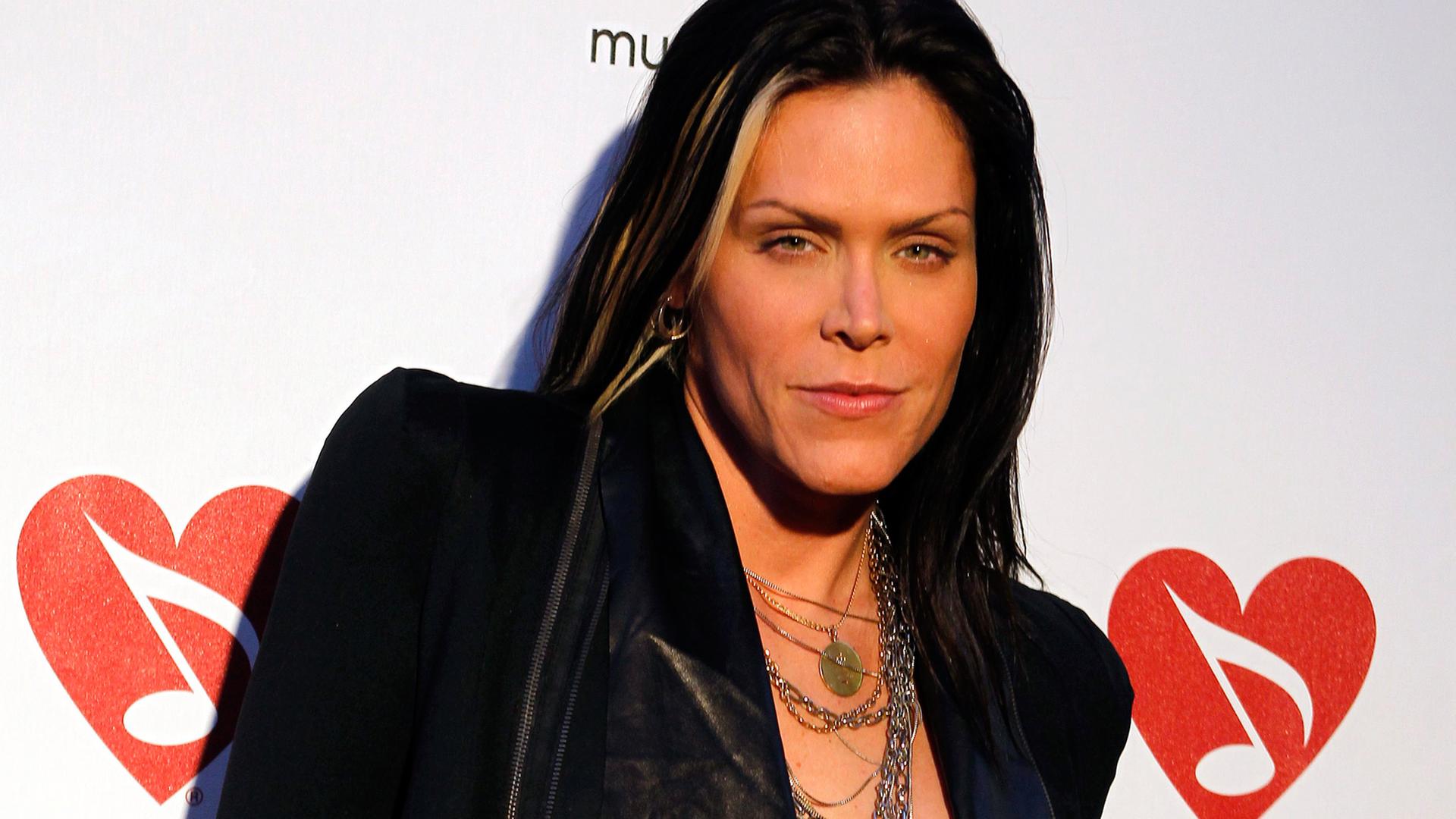 US singer Beth Hart, recorded at the 6th MusiCares MAP Fund benefit concert in Los Angeles in 2010.