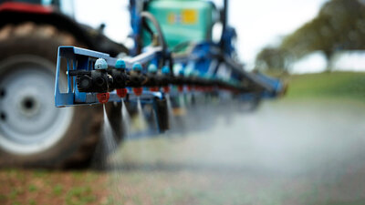 Spraying for a good harvest: Glyphosate is one of the best-selling crop protection products worldwide.