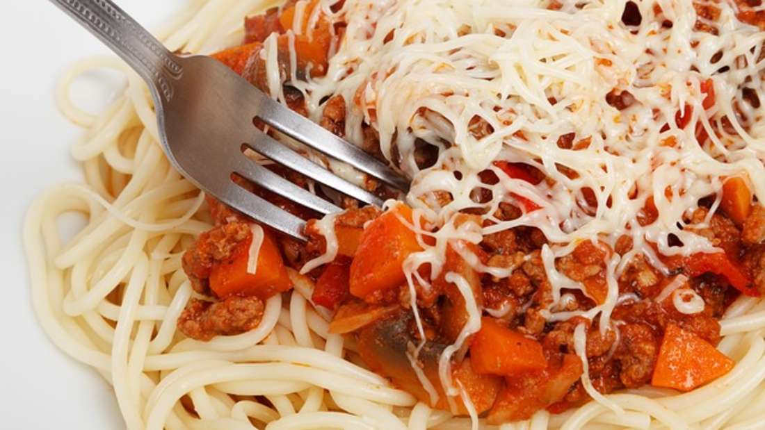 Diet myth number 7: Pasta makes you fat - that's not true.  Finally, you have to differentiate which type of pasta and which sauce you choose.  Tip: Whole grains do not cause blood sugar levels to rise so quickly and fill you up more quickly.
