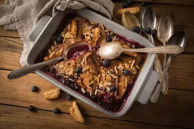 Zabaione casserole with blueberries and cantucchini