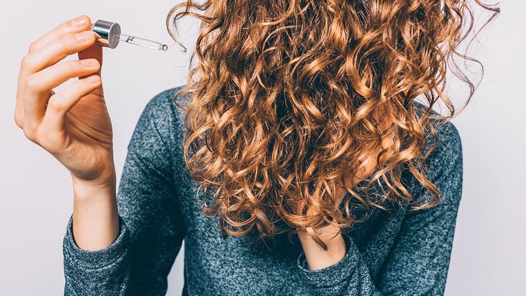 Haircare is the magic word!  Convince yourself of our care and styling tips against split ends in your hair.