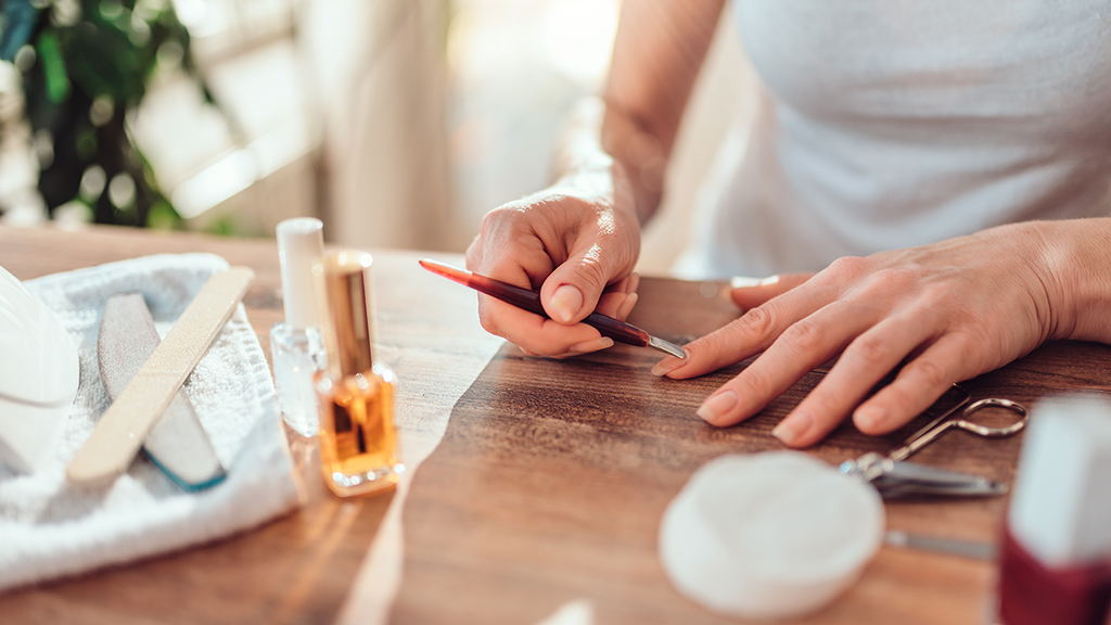Simple care tips for DIY manicures like in a nail salon