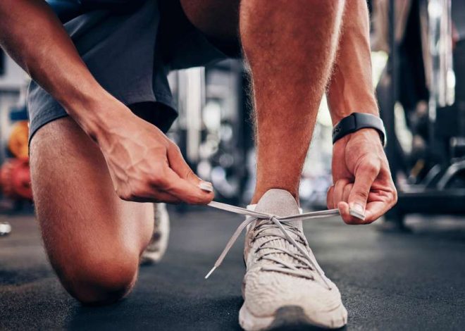 Which shoes are suitable for effective strength training?